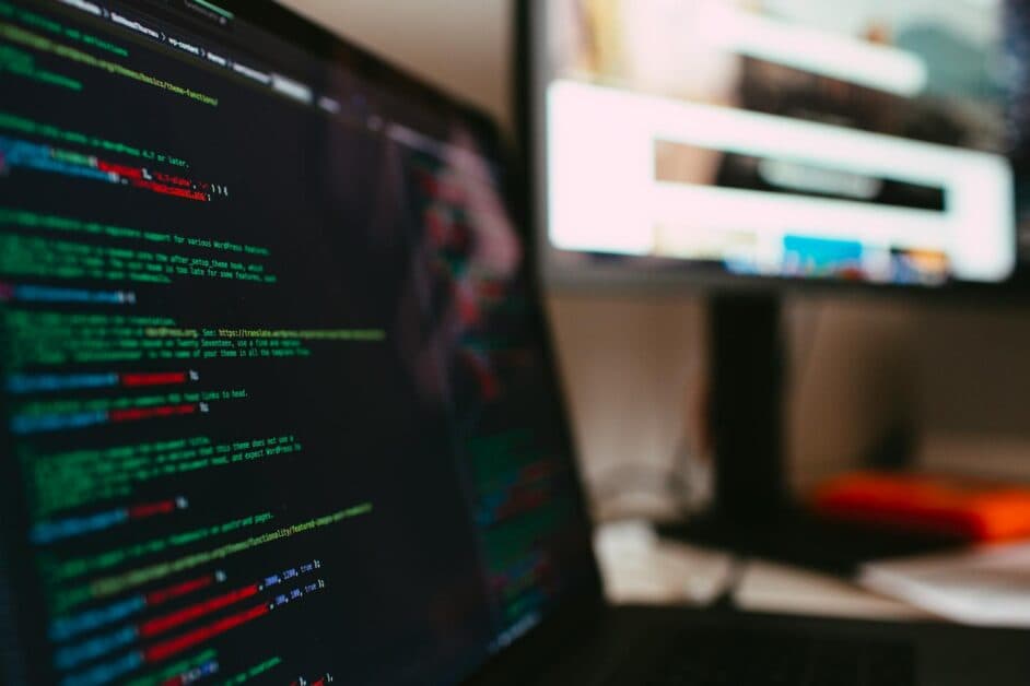 Développement du code source et programmation d'une application sur mesure évolutive.