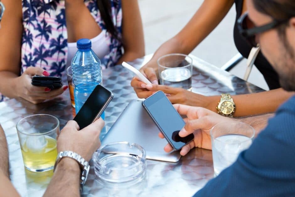 Des équipes d'Agence application mobiles Marseille en pleine réunion