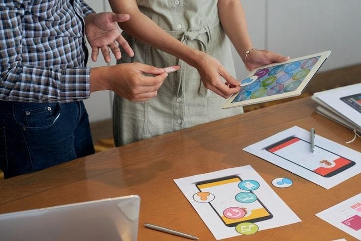 Des équipes d'agence application mobiles Rennes en pleine réunion