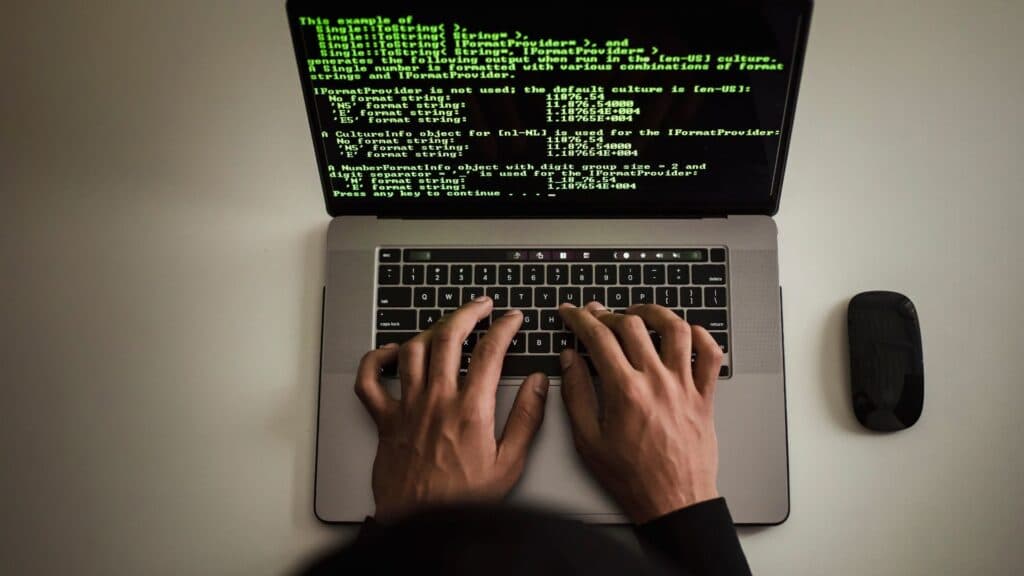 Développement de lignes de code pour une application métier spécifique et souveraine