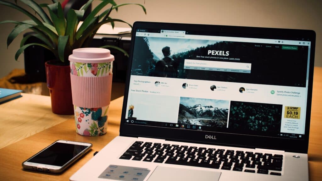 Interface CRM optimisée par progressive disclosure