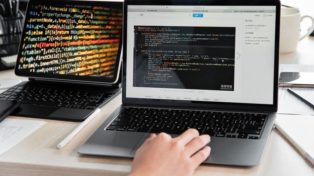 Analyse comparative des architectures logicielles proposées par un prestataire développement