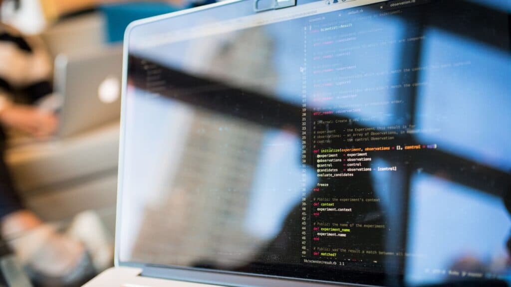 Détail des tests automatisés et de la logique métier d'un logiciel sur mesure