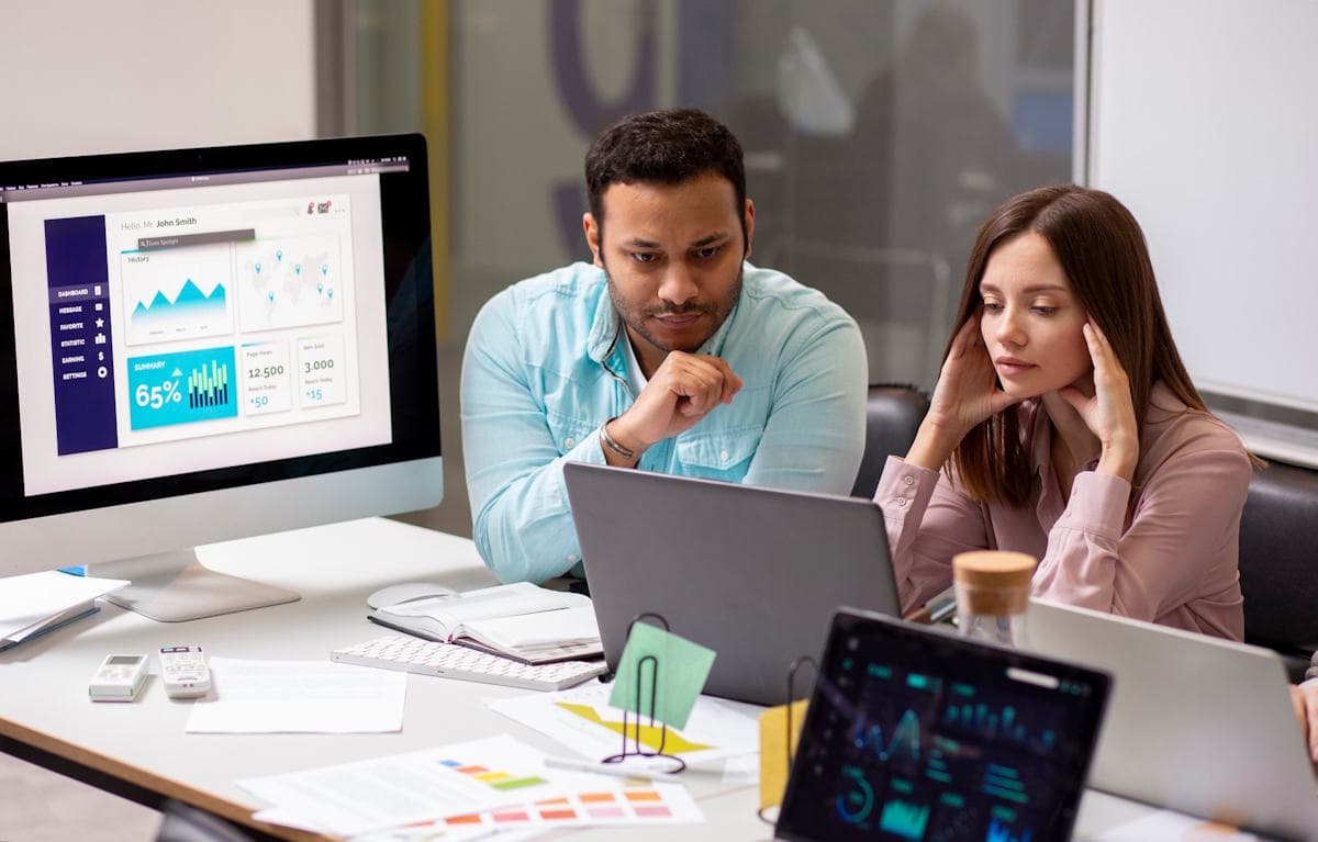 Logiciel sur mesure ou SaaS : lequel coûte vraiment moins cher ?