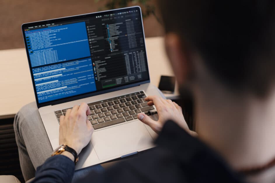 Audit de performance et arbitrage technique MySQL vs PostgreSQL par un expert senior