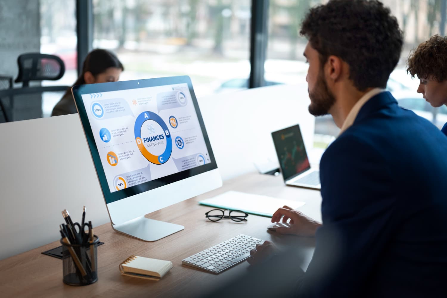 Combien coûte un logiciel CRM sur mesure : budget, fonctionnalités et ROI