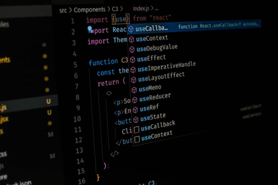 Utilisation des hooks React comme useEffect et useContext dans un éditeur de code