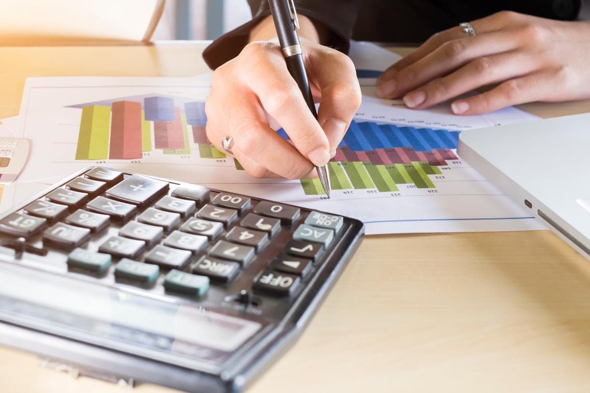 ROI d’un projet de développement logiciel : méthodes de calcul et benchmarks sectoriels